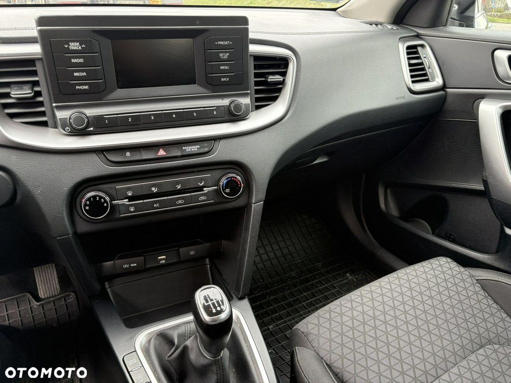 Kia Ceed - 11