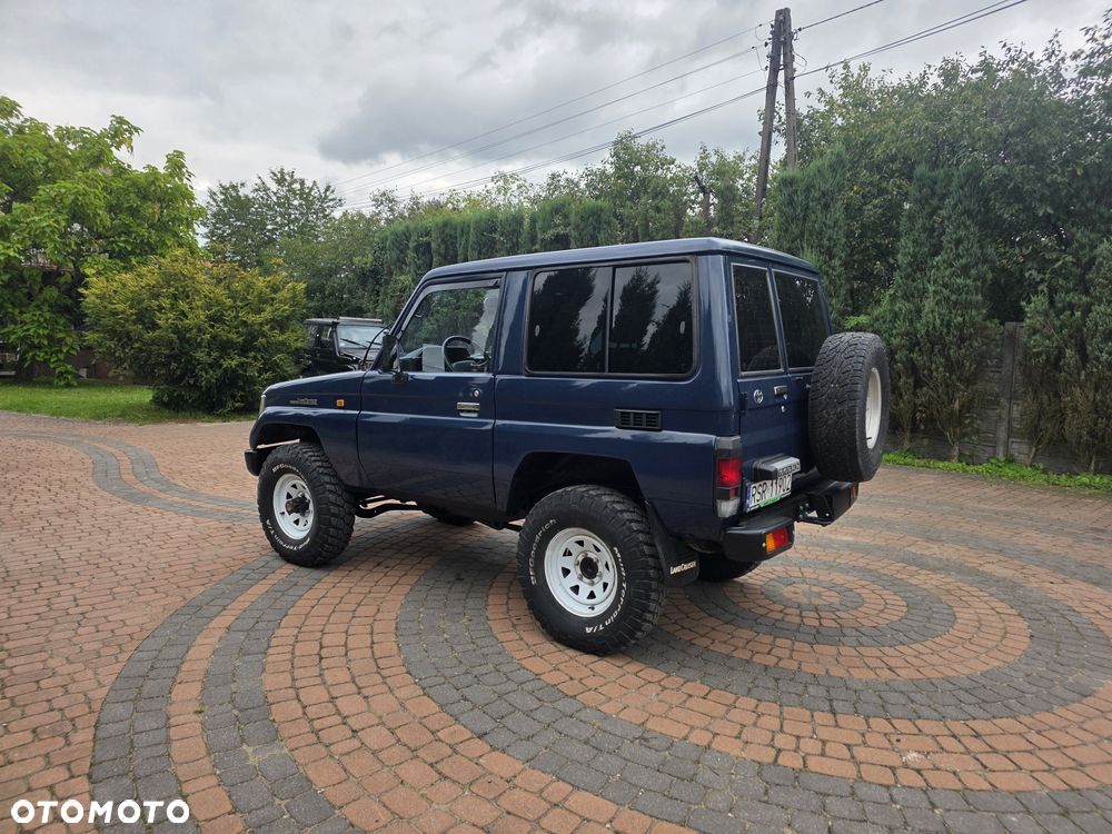 Toyota Land Cruiser - 2