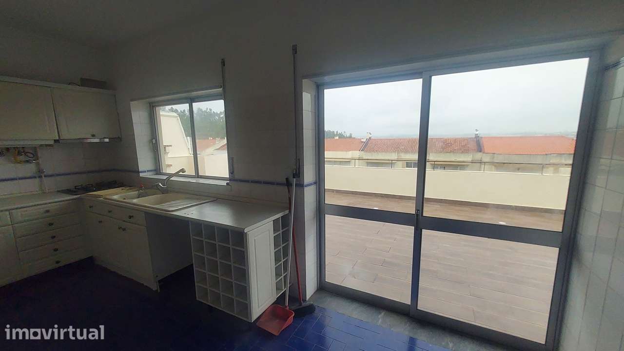 Apartamento T2 Duplex com Terraço e Garagem - Grande imagem: 5/7