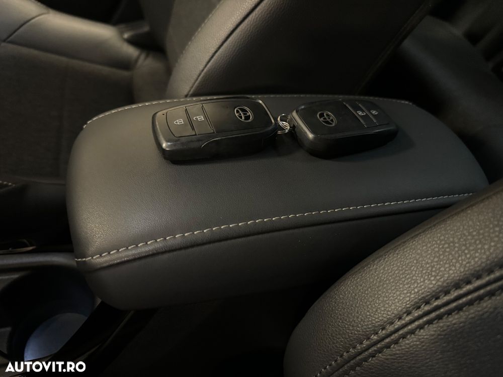 Toyota Corolla 1.8 Hybrid Team Deutschland - 22