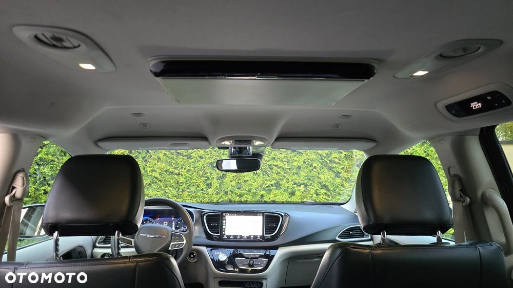 Chrysler Pacifica - 8
