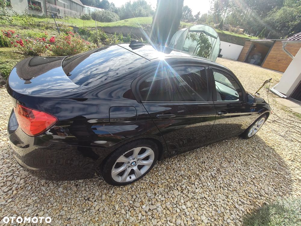 BMW Seria 3 2012 photo 2