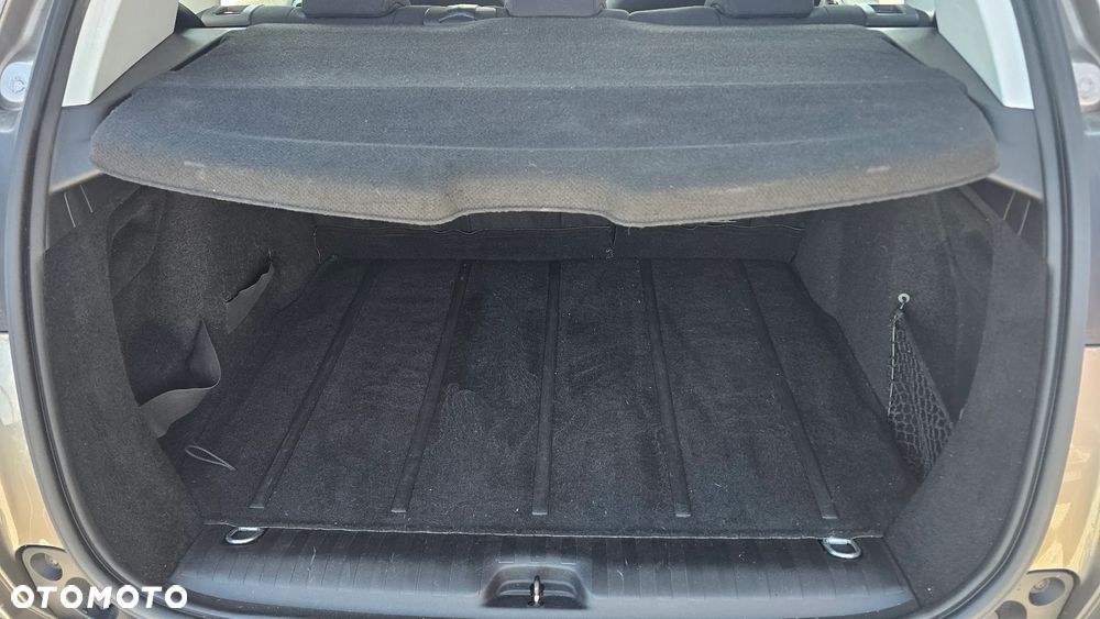 Peugeot 2008 1.6 e-HDi Style S&S - 13