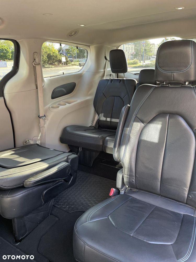 Chrysler Pacifica - 18