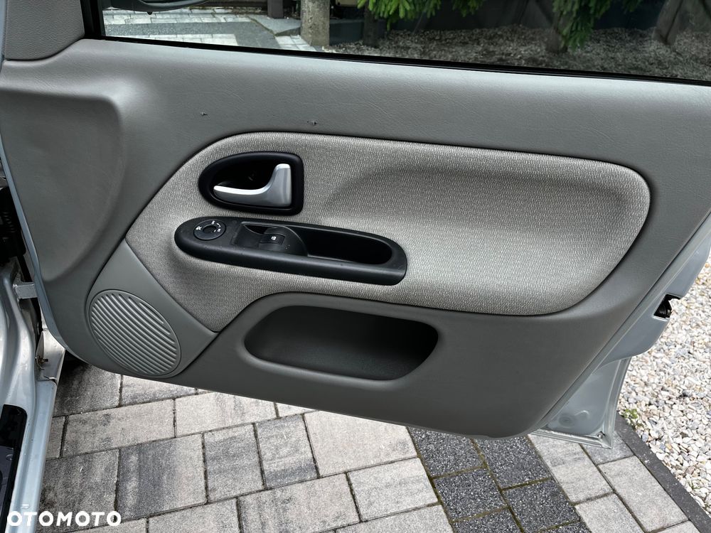 Renault Clio 1.6 16V Initiale - 15