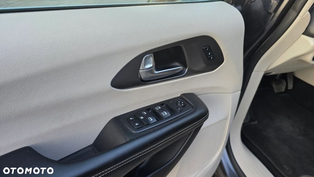 Chrysler Pacifica - 23