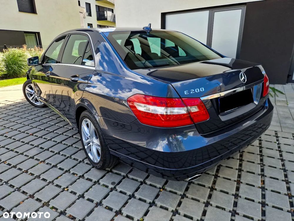 Mercedes-Benz Klasa E 200 CGI BlueEffICIENCY - 2