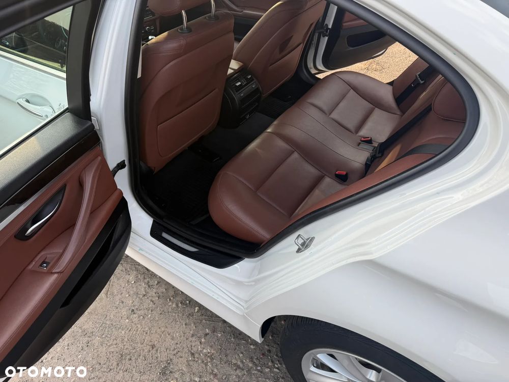 BMW Seria 5 528i xDrive - 7