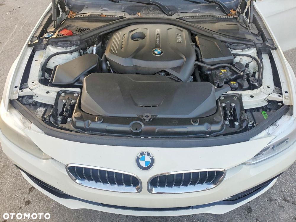 BMW Seria 3 330i - 11