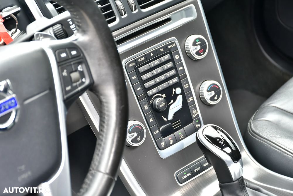 Volvo XC 60 D5 AWD Geartronic Summum - 14