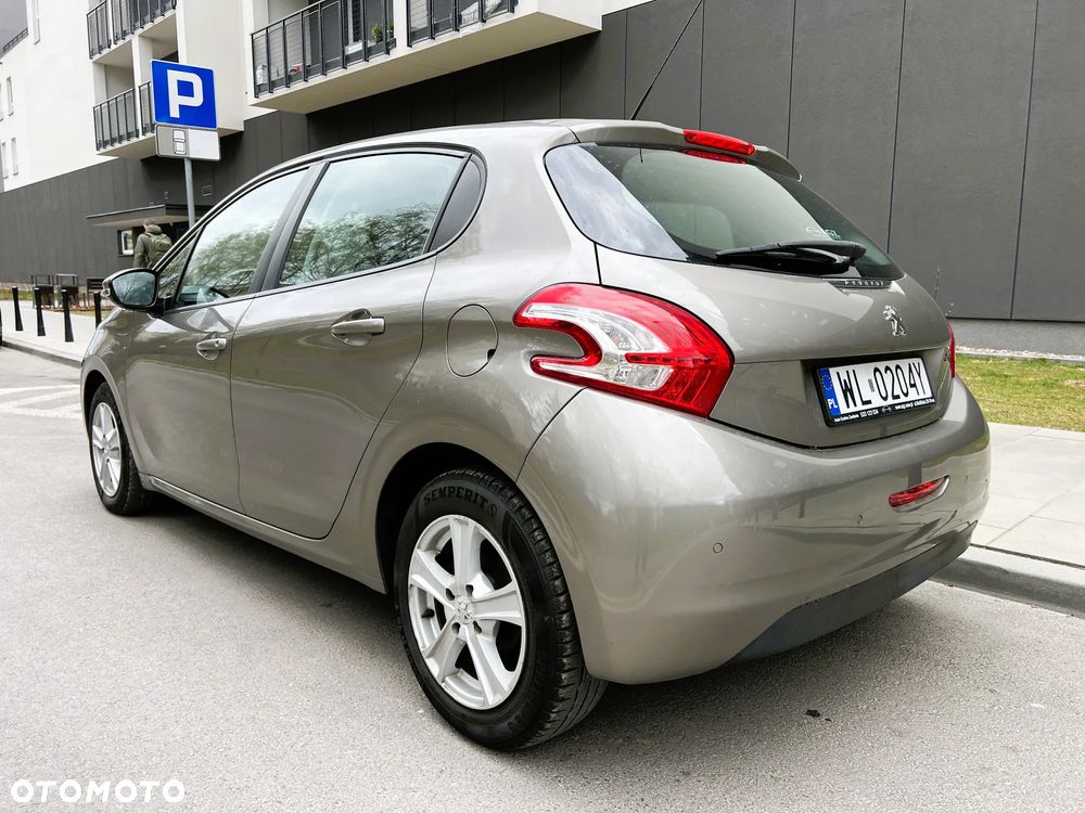 Peugeot 208 - 3
