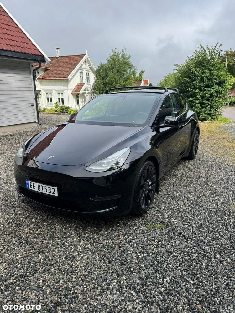 Tesla Y Long Range AWD - 3