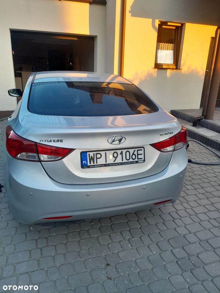 Hyundai Elantra 1.6 Comfort - 3