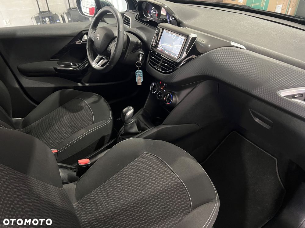 Peugeot 208 - 26