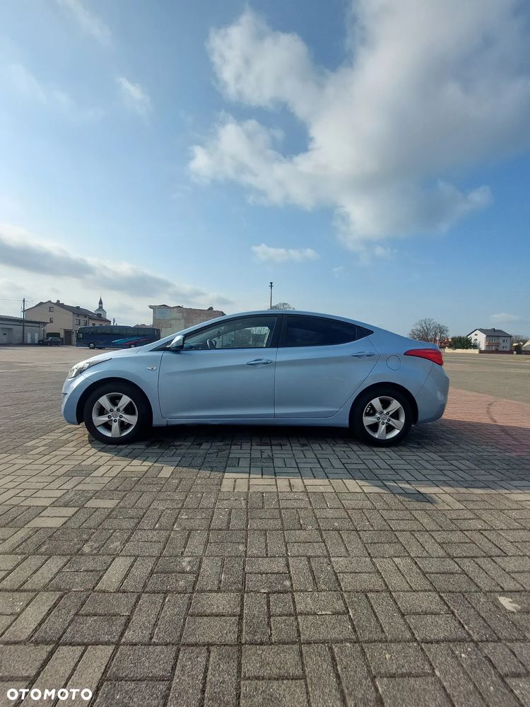 Hyundai Elantra 1.6 Classic + - 13