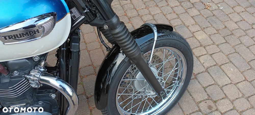 Triumph Bonneville - 5