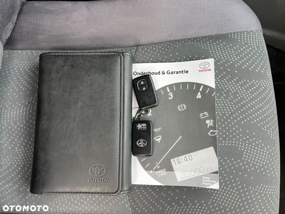 Toyota Prius+ (Hybrid) Comfort - 38