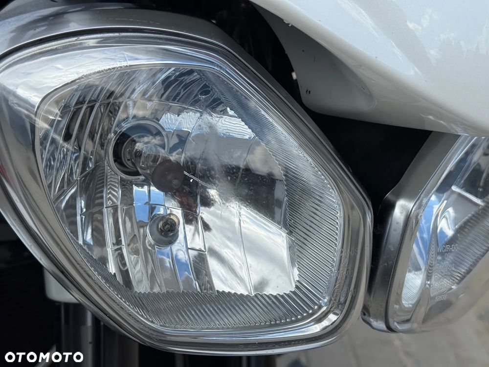 Triumph Street Triple - 13