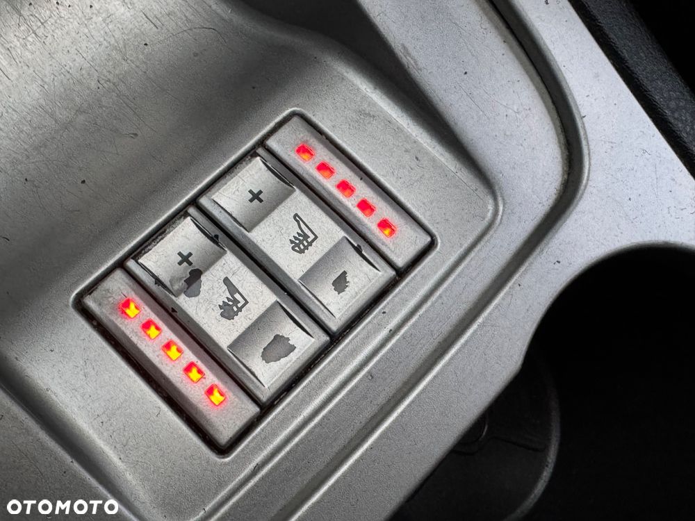 Ford S-Max - 32
