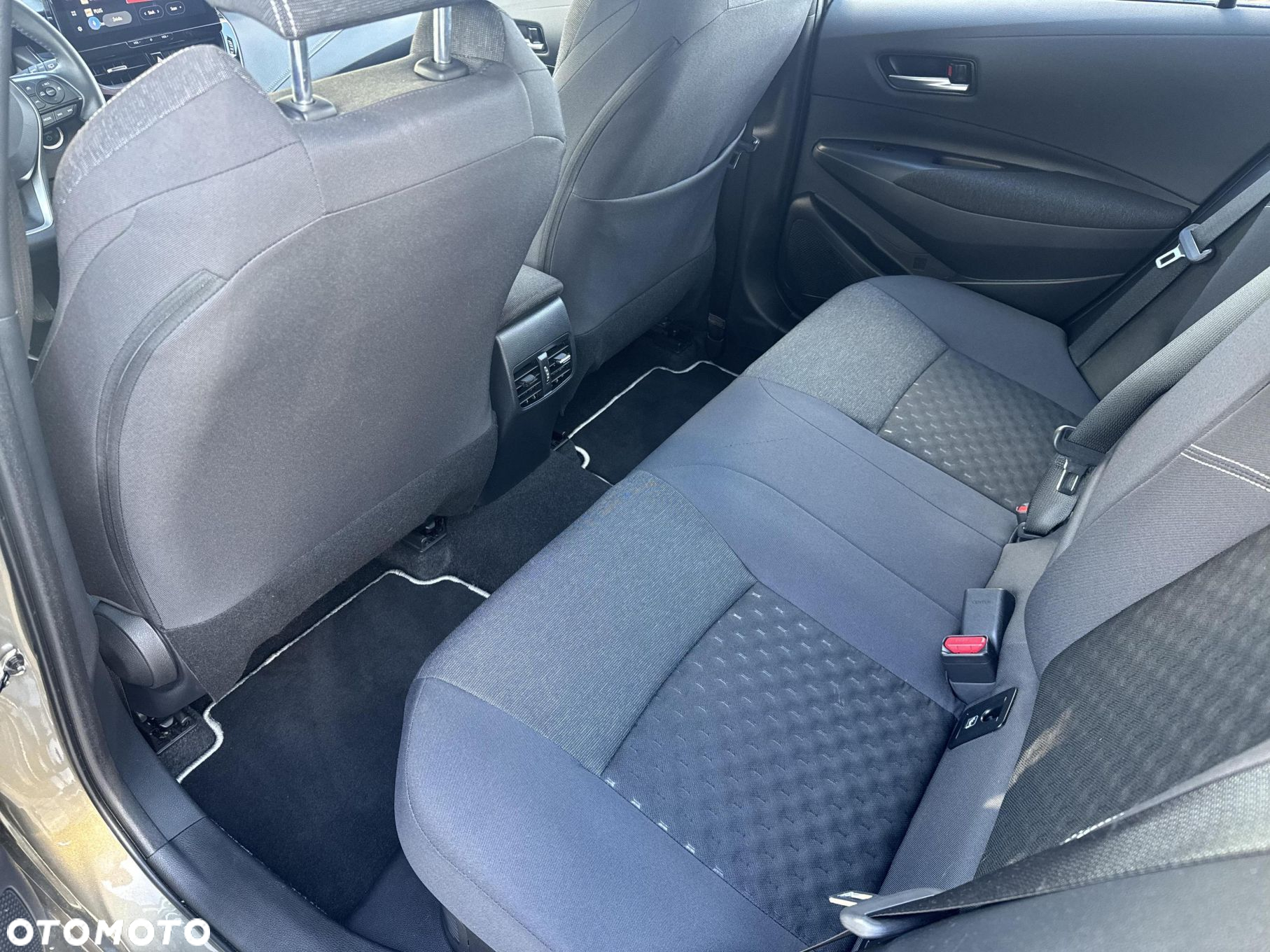 Toyota Corolla 1.8 Hybrid Comfort - 13