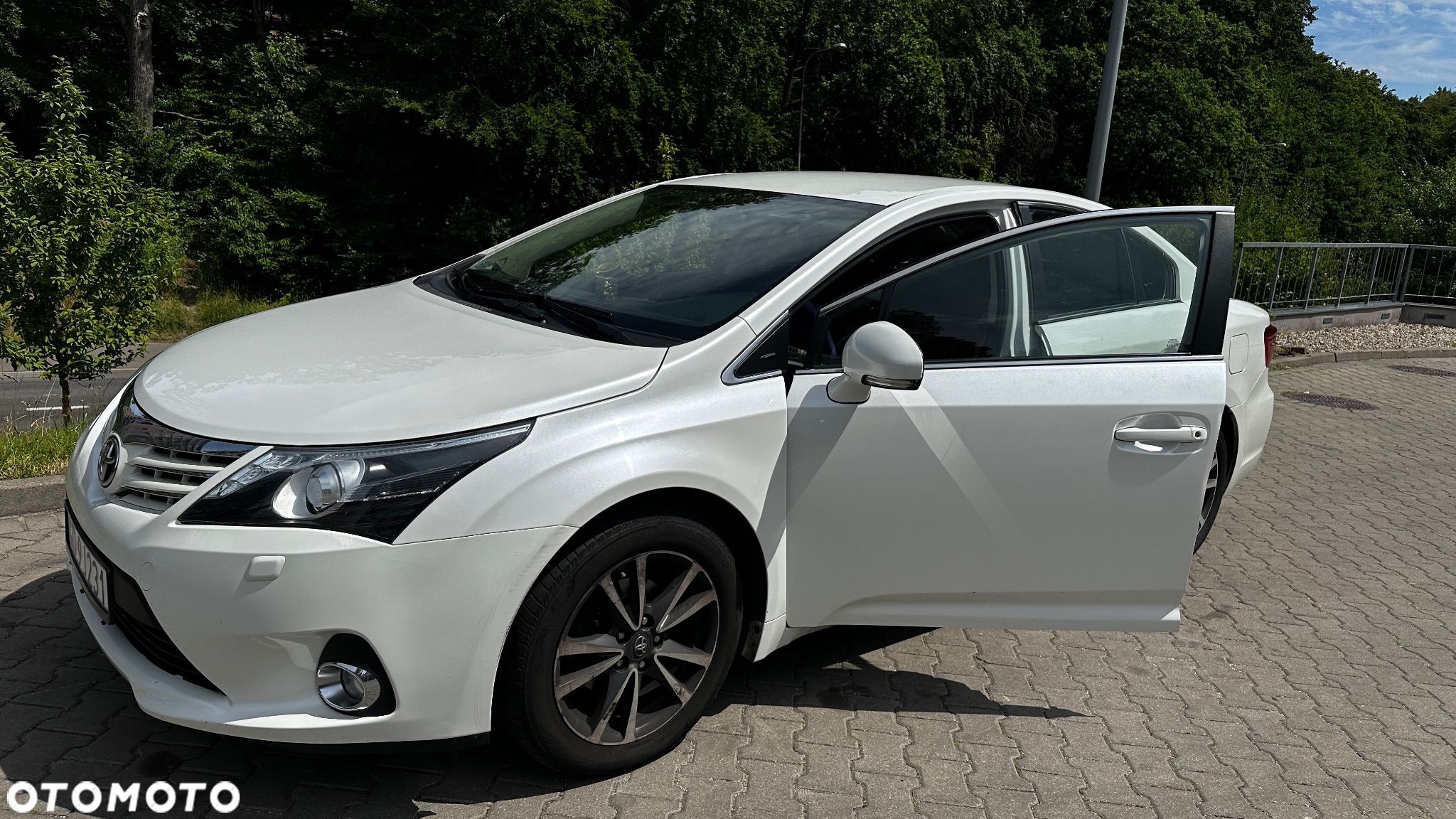 Toyota Avensis 1.8 Premium MS - 1