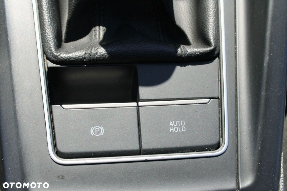 Volkswagen Golf - 23