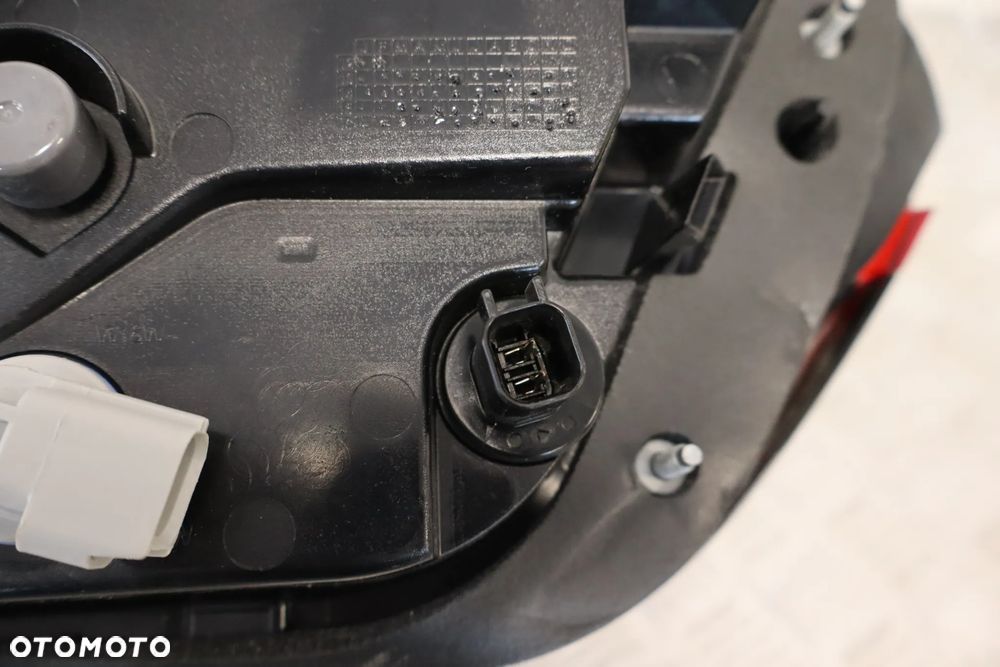 LAMPA TYLNA TYŁ PRAWA W KLAPE JEEP GRAND CHEROKEE IV 4 WK2 LIFT P68142944AJ 2017 - 15