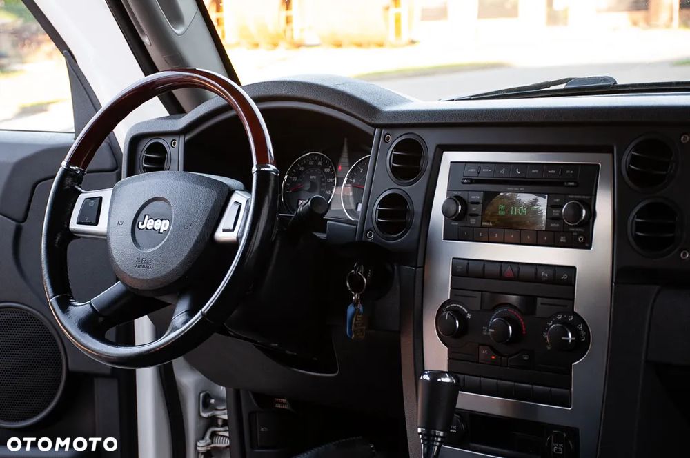 Jeep Commander 3.7 V6 - 32