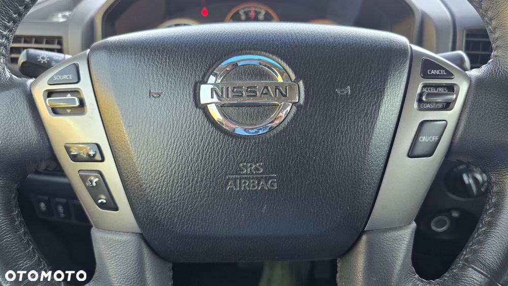 Nissan Titan 5.6 V8 LE Crew Cab - 35
