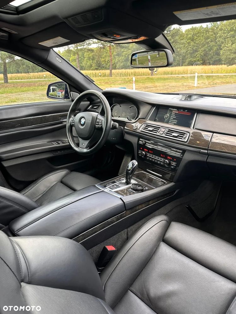 BMW Seria 7 750Li - 10