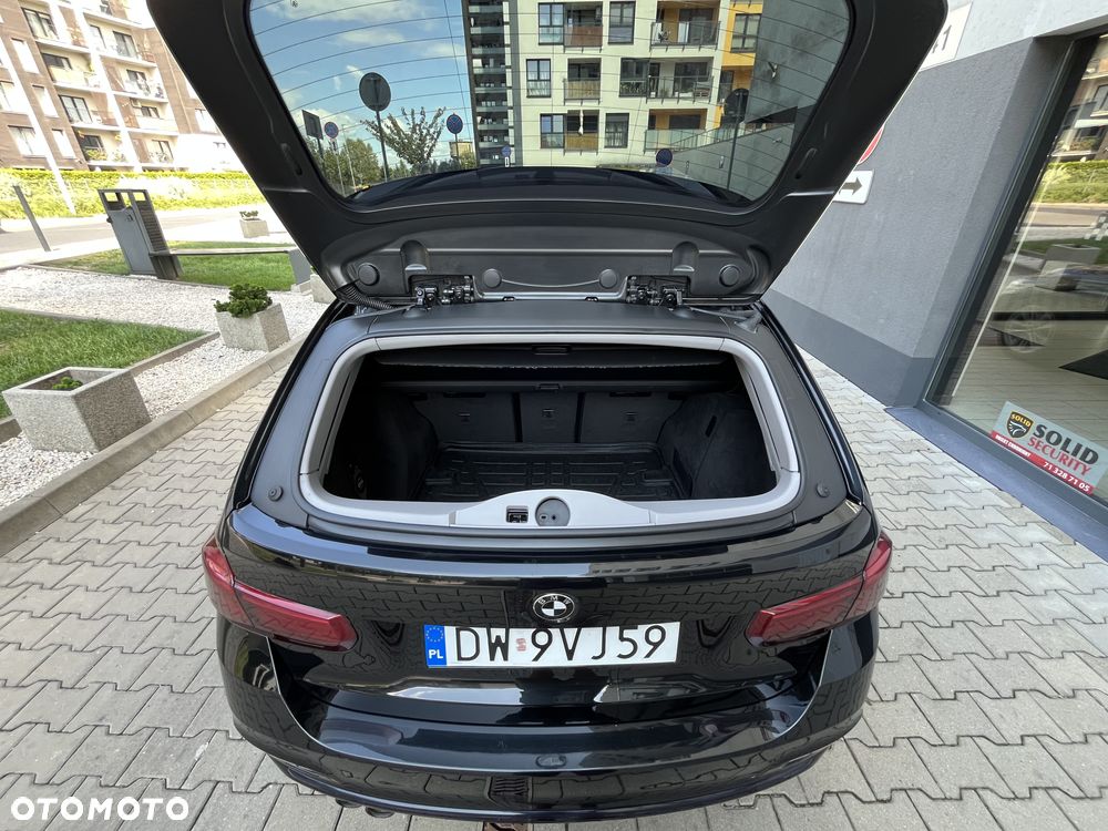 BMW Seria 3 320d Sport Line Shadow - 29
