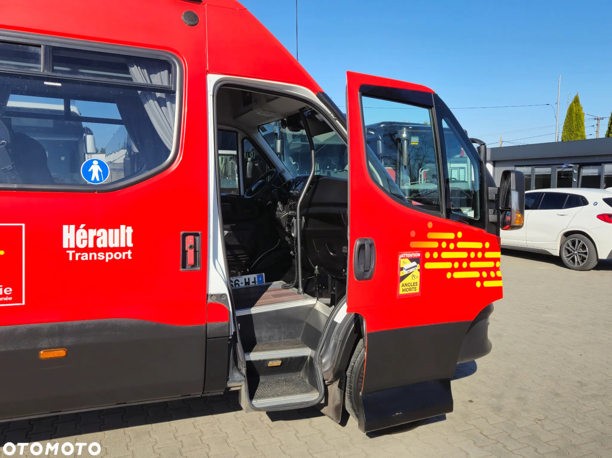 Iveco DAILY 65C18 / SPROWADZONE / 23 MIEJSCA/ KLIMATYZACJA/ WINDA DLA OSÓB NIEPEŁNOSPRAWNYCH - 17