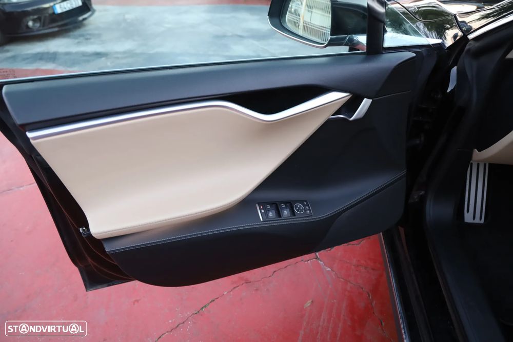 Tesla Model S 85D - 15