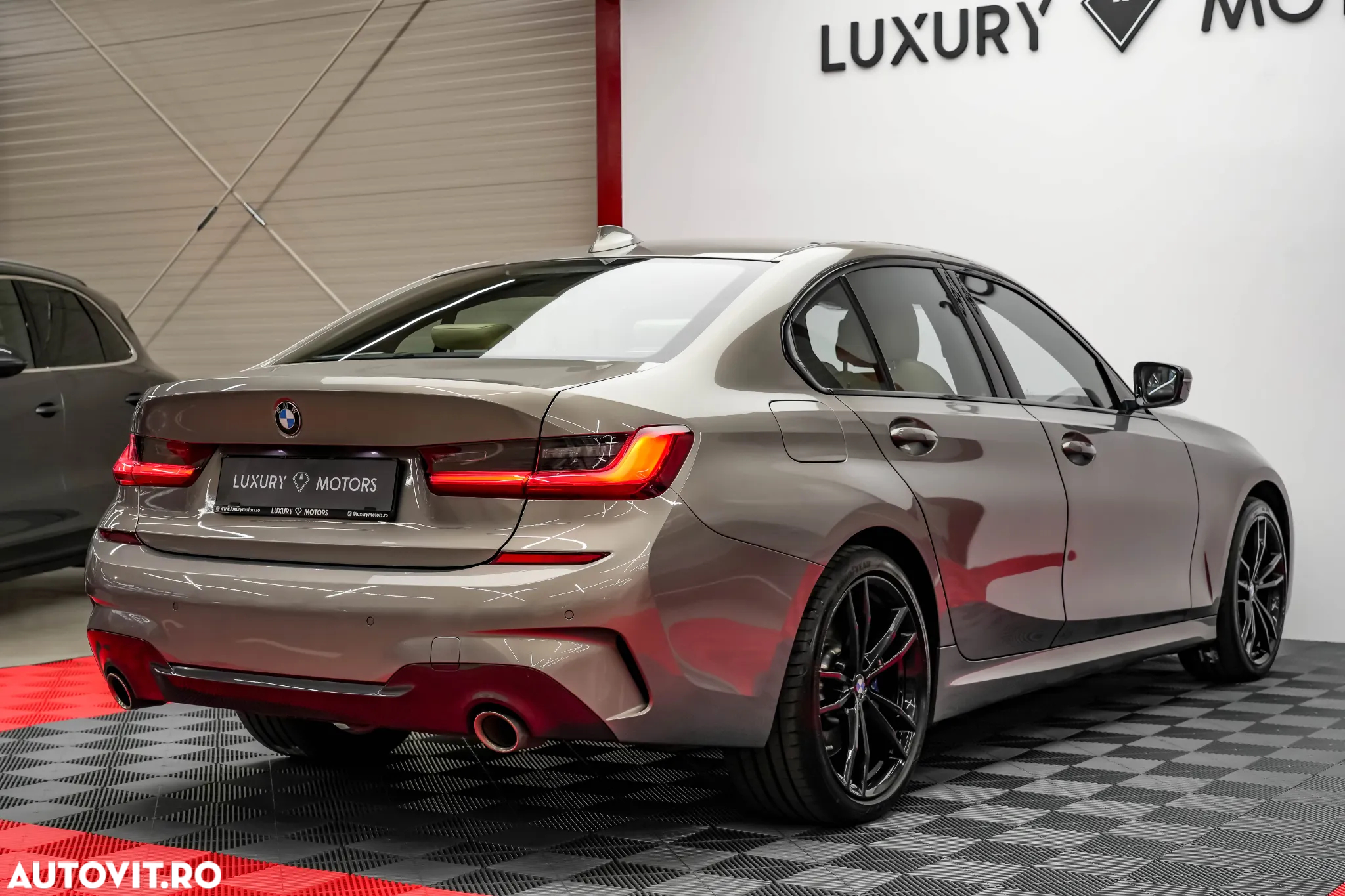 BMW Seria 3 330e Aut. M Sport - 9