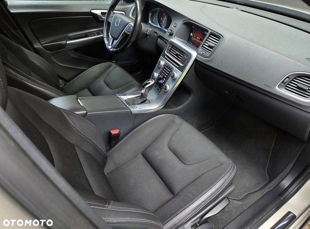 Volvo V60 Cross Country D4 Geartronic - 16