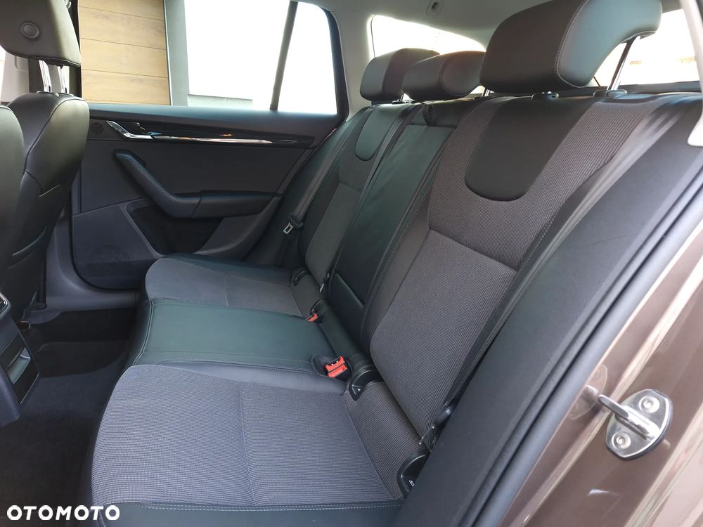 Skoda Octavia 2.0 TDI SCR Clever DSG - 24