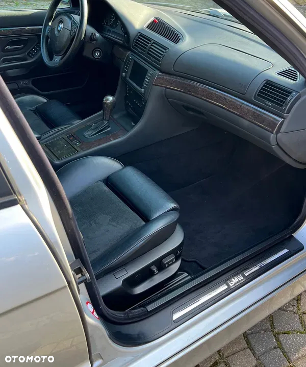 BMW Seria 7 735i L - 24