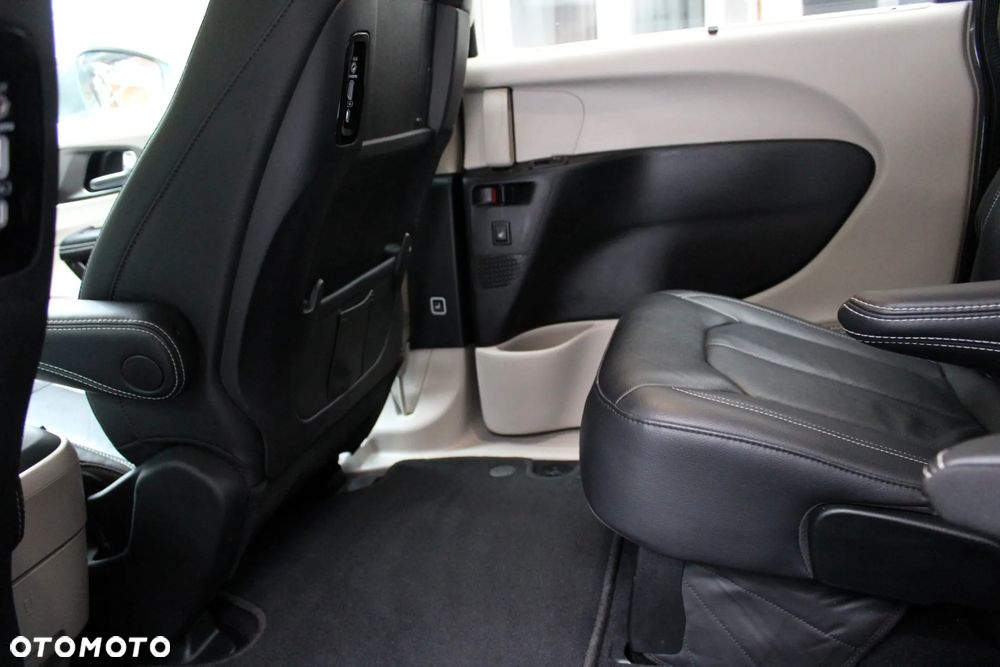 Chrysler Pacifica - 25