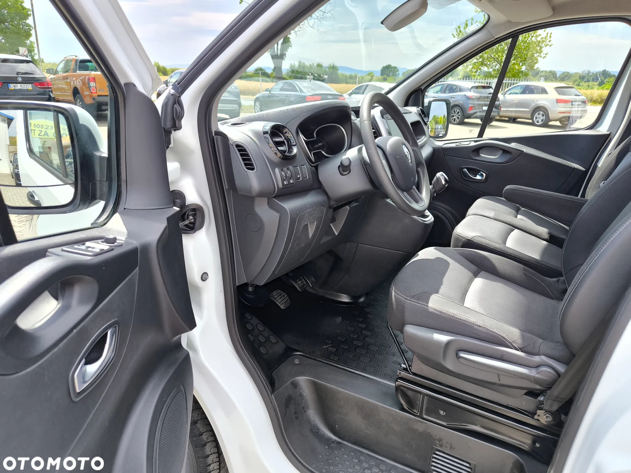 Renault Trafic - 16