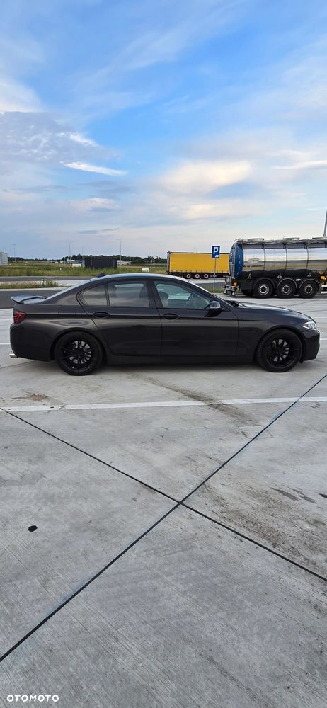 BMW Seria 5 530d xDrive - 12