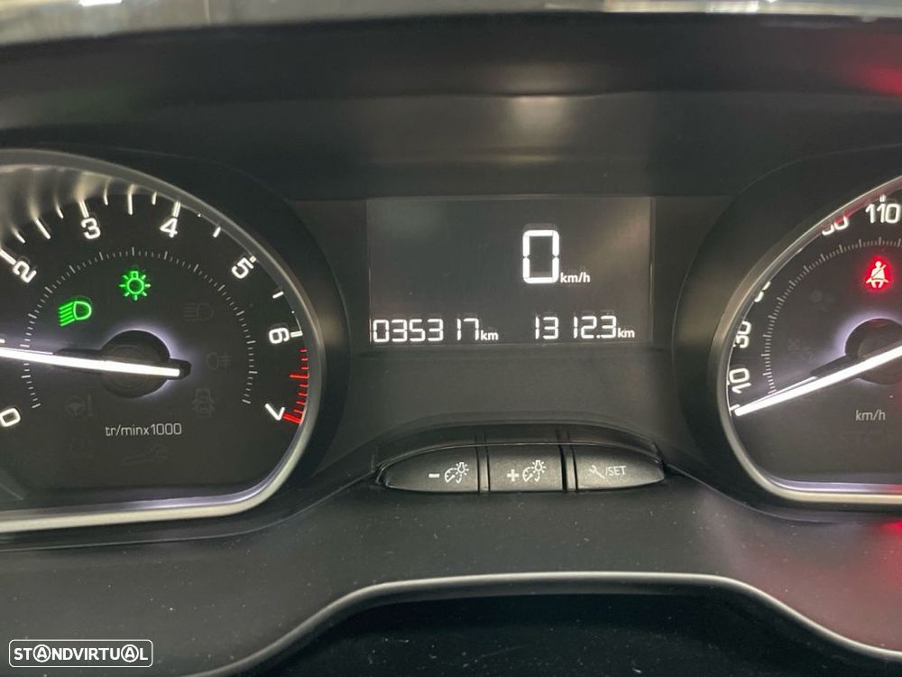 Peugeot 2008 1.2 PureTech Signature - 3