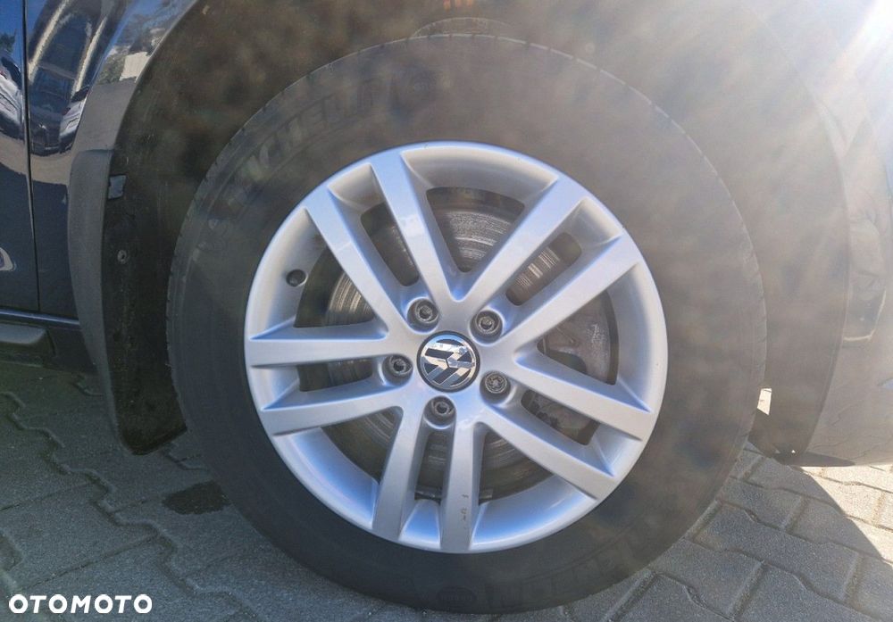 Volkswagen Touran - 11