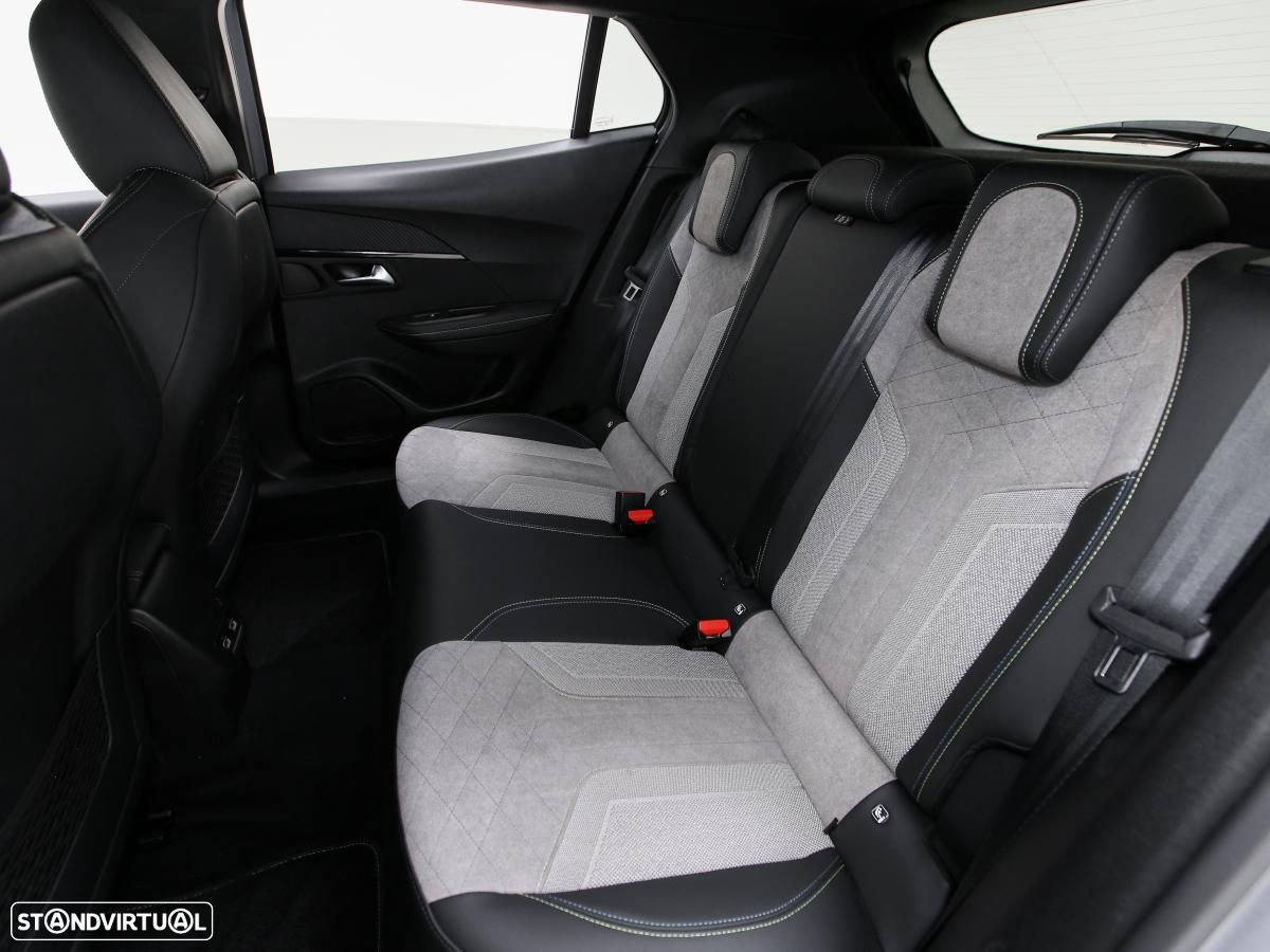 Peugeot e-2008 50 kWh GT - 11