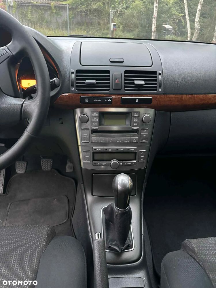 Toyota Avensis - 11
