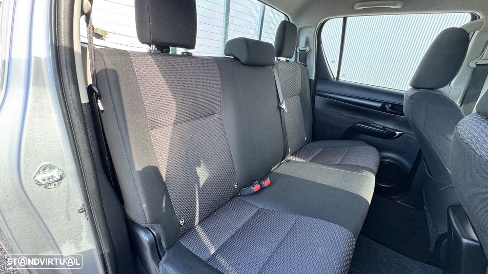 Toyota Hilux 2.4 D-4D 4WD CD CM - 2