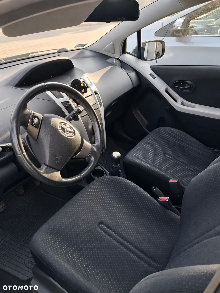 Toyota Yaris - 8