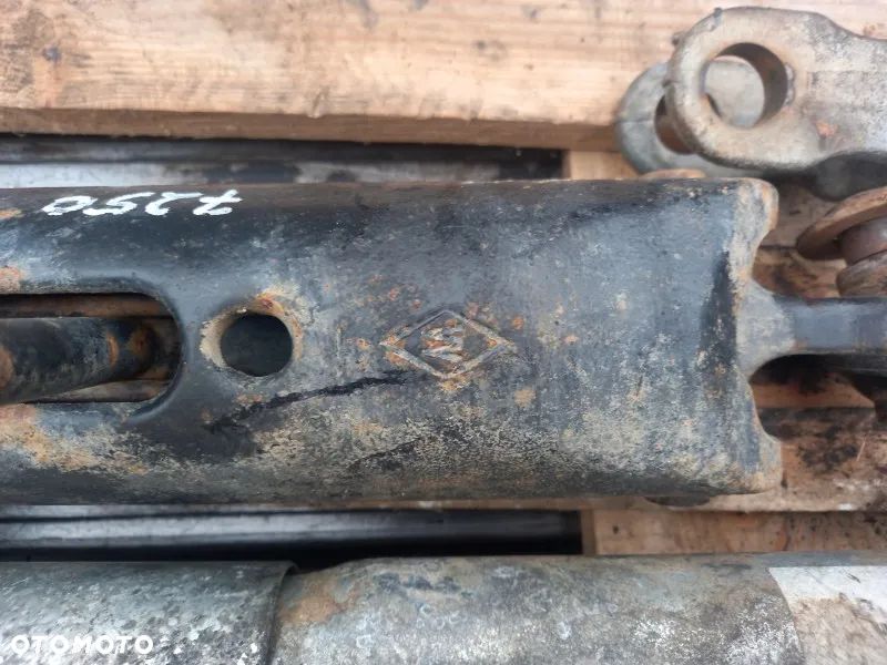 Podnośnik ramiona wieszaki odciągi uchwyty Deutz Fahr Agrotron 7250TTV - 13