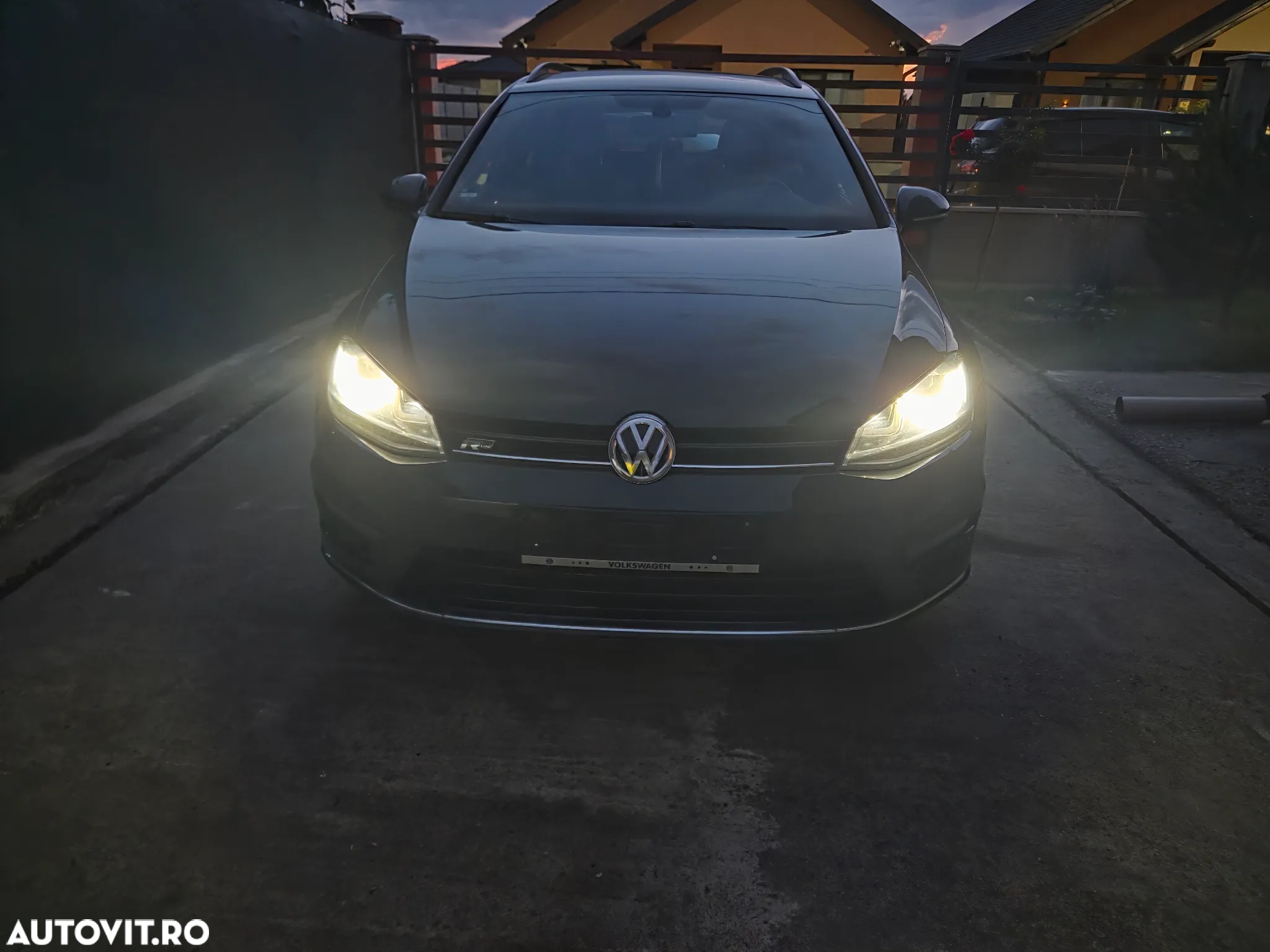 Volkswagen Golf - 11