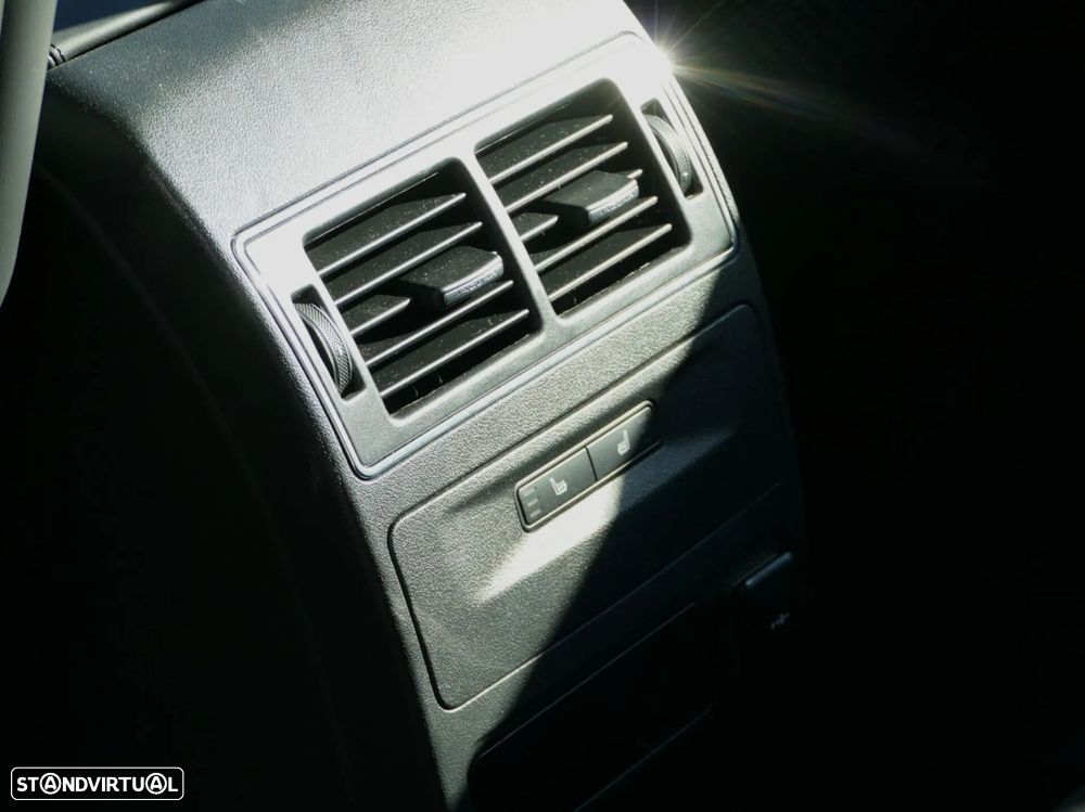 Jaguar F-Pace 2.0 P400e AWD R-Dynamic S - 32