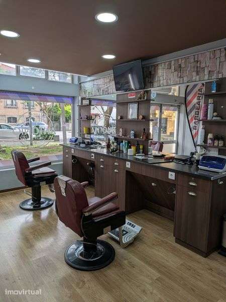 Trespasse barbearia no centro da vila de Grijó - Grande imagem: 4/5